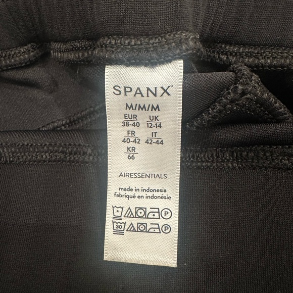 SPANX Air Essentials Black Wide Leg Pants - Picture 3 of 4
